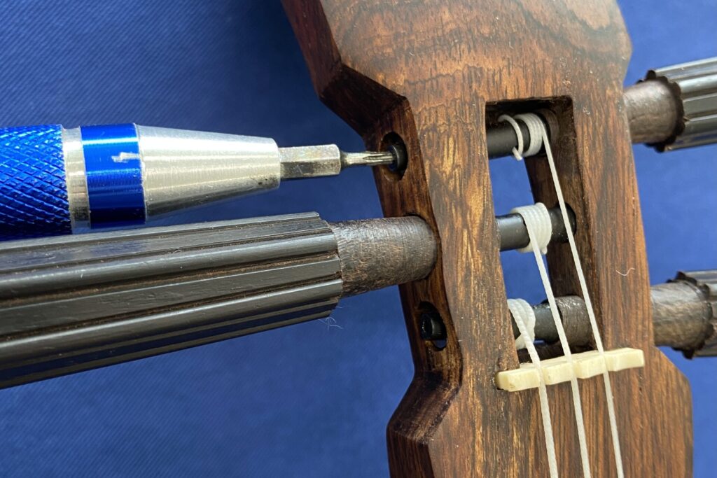 ゆるまないカラクイ （糸巻き）の開発 – 池武当新垣三線店